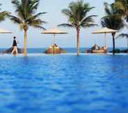 Hồ bơi 2 Melia Danang Beach Resort