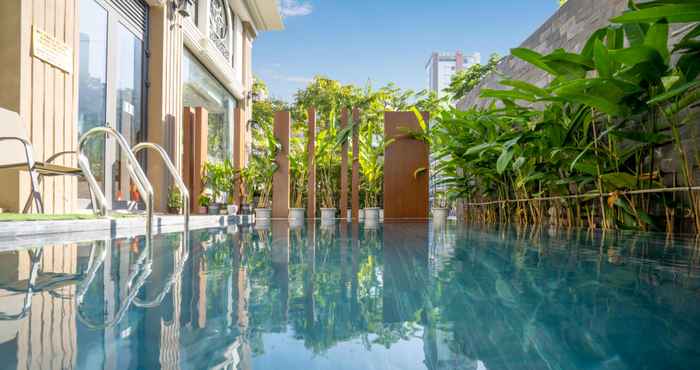 Swimming Pool Brilliant Majestic Hotel