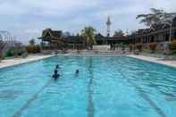 Swimming Pool Sapadia Hotel Rokan Hulu