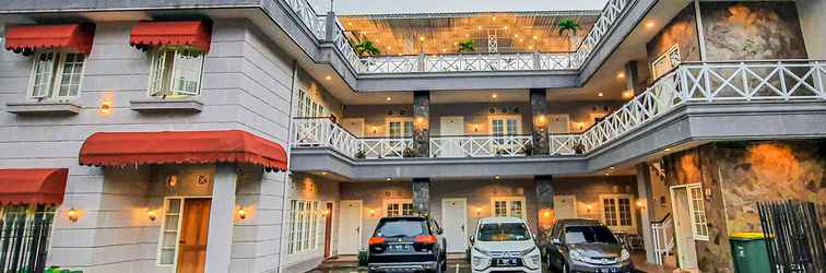 Lobby Three Bedroom 8 persons Villa in Batu City at Rosetta