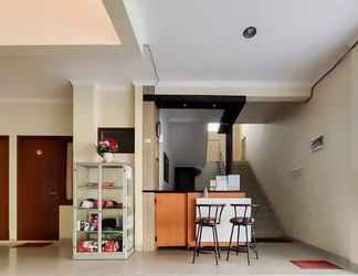 Lobi 2 RedDoorz Plus Syariah near Cirebon Super Block Mall 2