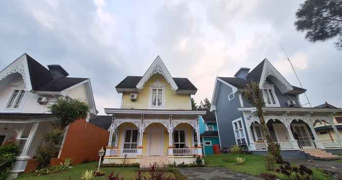 Exterior Villa Kota Bunga Akasia