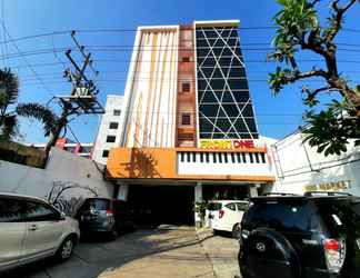 Exterior 2 Front One Inn Semarang