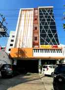 EXTERIOR_BUILDING Front One Inn Semarang