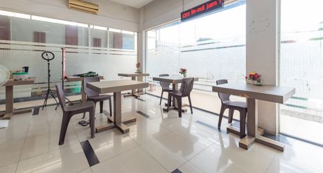 Lobi 2 RedDoorz @ Jalan Krakatau Medan