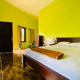 Bedroom 1 Hotel dan Gazebo Syariah Pinggir Kali Prigen RedPartner, Ngoro industri (NIP) Hotels