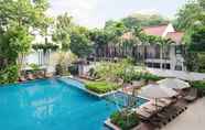 Hồ bơi 6 Woodlands Suites Serviced Residence