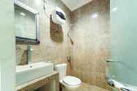 In-room Bathroom DS CoLive Layur Kota Lama