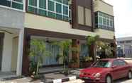 Luar Bangunan 3 CheckedInn Hotel