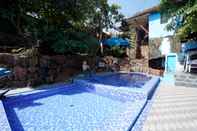 Swimming Pool OYO 927 Carina Hotel