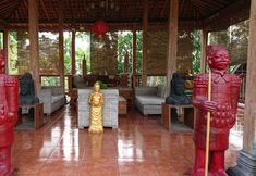 Lobby 3 Family Stay at Astuti Gallery & Homestay