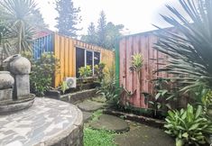 Exterior 3 Hotel Container Inn Puncak Mitra RedDoorz
