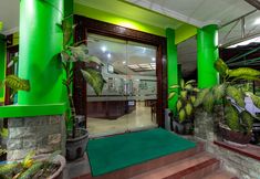 Exterior 7 Urbanview Hotel Pasah Asi Gubeng by RedDoorz