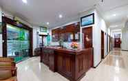 Lobi 3 Urbanview Hotel Pasah Asi Gubeng by RedDoorz