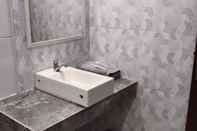 In-room Bathroom Suja Cikditiro Guesthouse