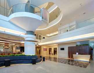 Lobby 2 JS Luwansa Hotel And Convention Center