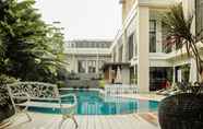 Kolam Renang 3 Emersia Hotel And Resort Batusangkar