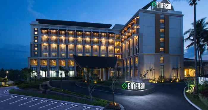 ภายนอกอาคาร Emersia Hotel And Resort Batusangkar