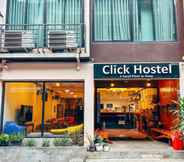 Exterior 5 Click Hostel