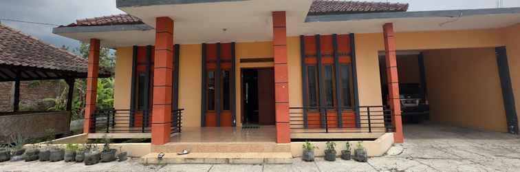 Lobi Noora Villa Garut