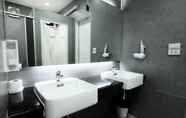 In-room Bathroom 3 Wayha Hostel Bangkok Don Mueang Airport