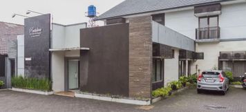 Bên ngoài 3 RedDoorz @ Cikutra 3