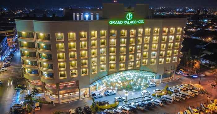 Bangunan Grand Palace Hotel