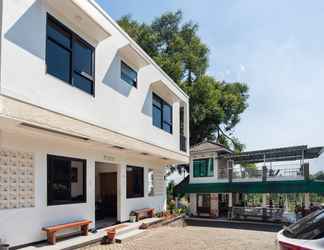 Exterior 2 Urbanview Resort Syariah Khansa Cisarua Puncak by RedDoorz