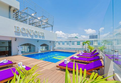 Swimming Pool Bonjour Nha Trang Hotel