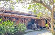 Bên ngoài 2 Griya Gribig Guest House Mitra RedDoorz