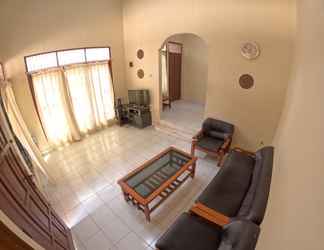 Lobi 2 Collective Homestay Jogja