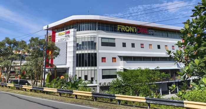 ภายนอกอาคาร Front One Hotel Airport Solo