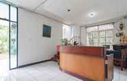 Lobi 4 Pall Inn Puncak Mitra RedDoorz