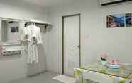 Kamar Tidur 4 Chic Hotel Surat