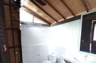 In-room Bathroom Lumbung Cottage I