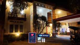 The Garden Hotel, Rp 304.164