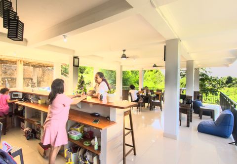 Bar, Cafe and Lounge Hotel Bonne Nuit