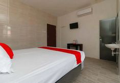 Kamar Tidur 2 RedDoorz Plus near RS Royal Prima Medan