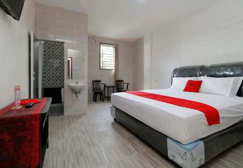 Kamar Tidur RedDoorz Plus near RS Royal Prima Medan