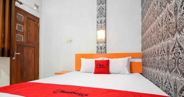 Kamar Tidur RedDoorz near Hartono Mall