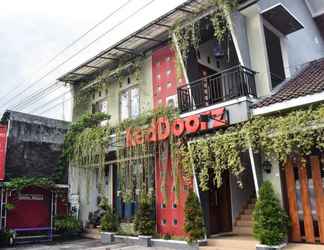 Exterior 2 RedDoorz near Hartono Mall