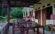 Bar, Kafe, dan Lounge 6 Gubuk Ndeso Homestay