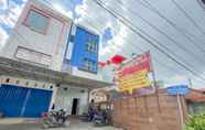 Exterior 7 RedDoorz near Taman Kamboja Banjarmasin