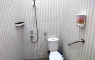 Toilet Kamar 7 RUMAH SINGGAH ASRI MALANG - Homestay Syariah
