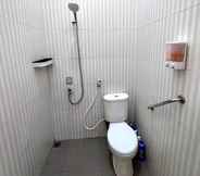 In-room Bathroom 7 RUMAH SINGGAH ASRI MALANG - Homestay Syariah