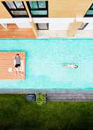 SWIMMING_POOL 