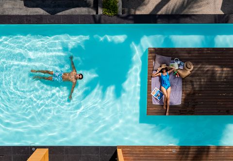 สระว่ายน้ำ Book a Bed Poshtel