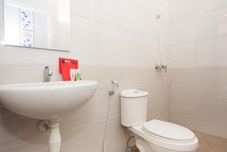 Toilet Kamar RedDoorz Near Museum Angkut Batu 2