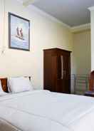 BEDROOM RedDoorz Syariah near Alun Alun Pacitan 2