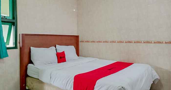 Bedroom RedDoorz Syariah @ Hotel Sidomulyo Pacitan